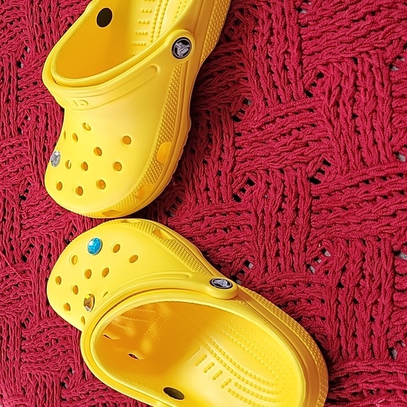Super cute Crocs - Picture 3 of 6